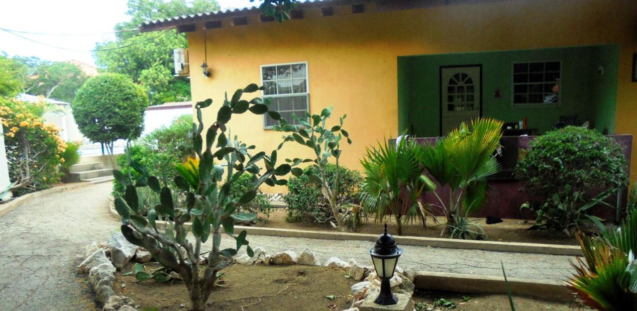 Happy Turtle Apartments Willemstad Bagian luar foto