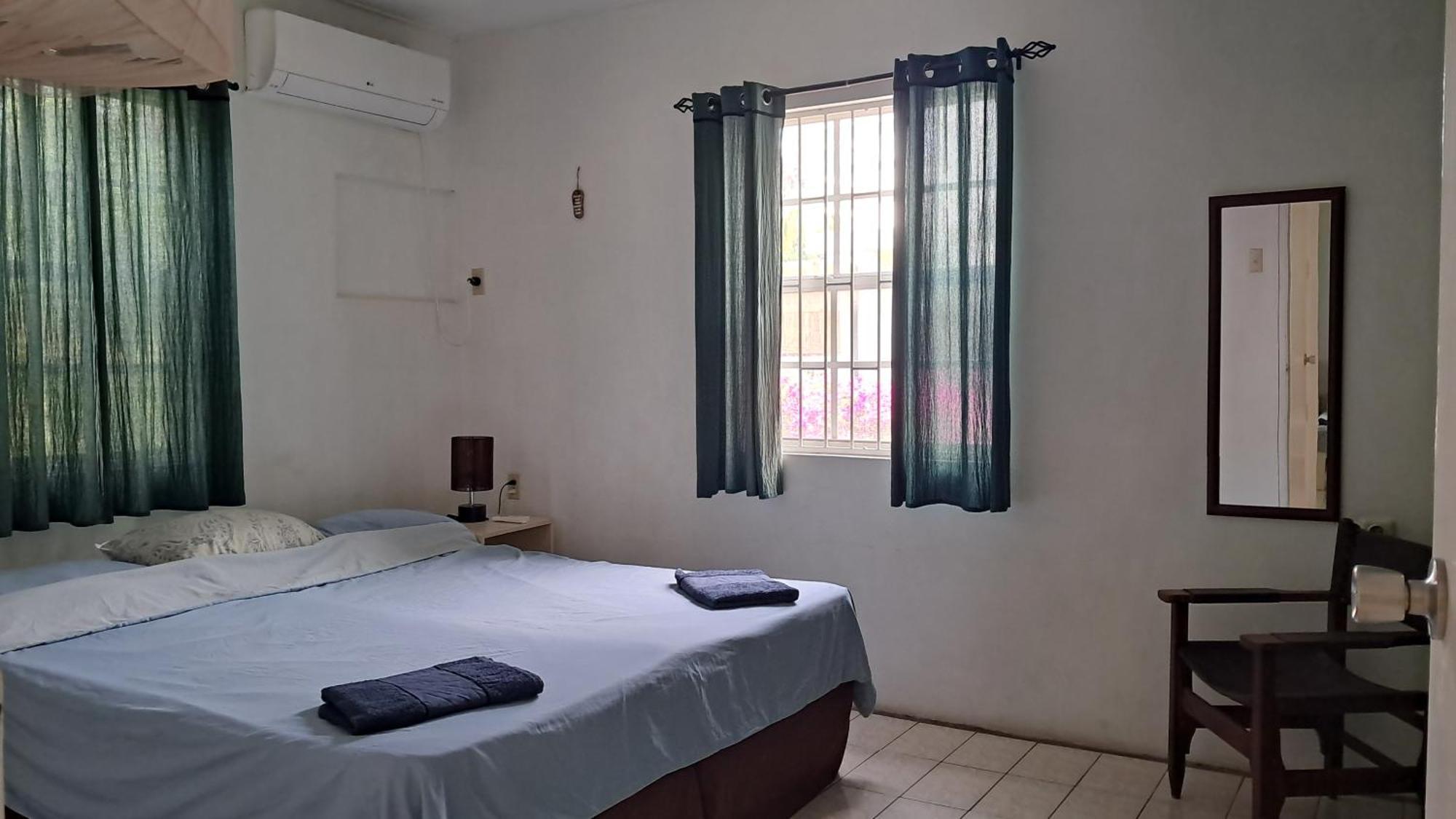 Happy Turtle Apartments Willemstad Bagian luar foto